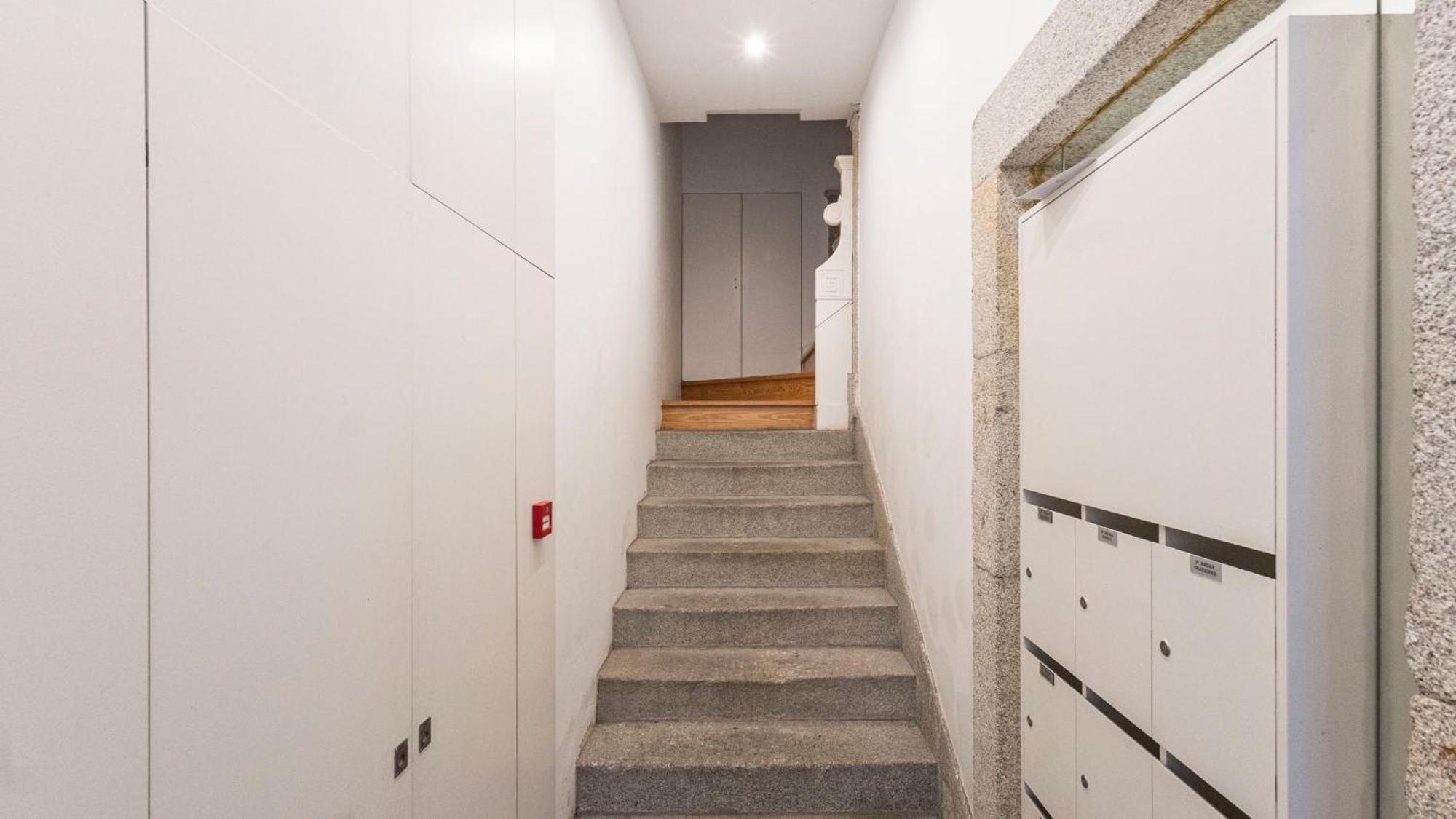 Lovelystay - Allderman - Almada 1º T Apartamento Porto